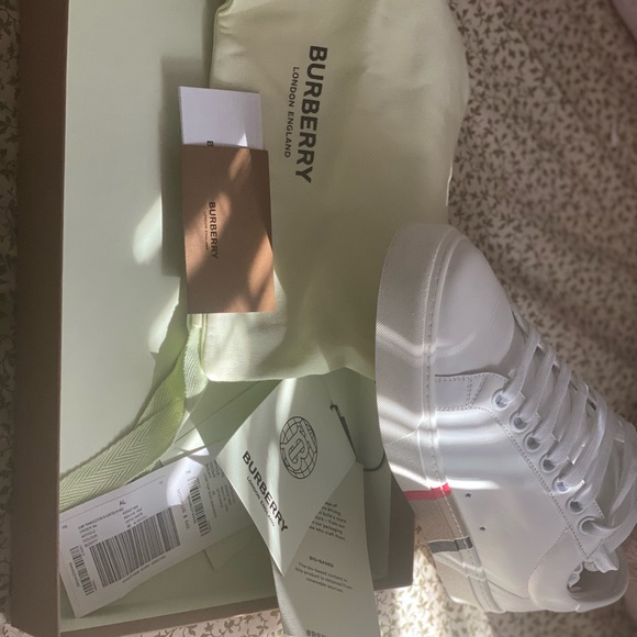 Men’s size 7, women’s 8.5 
Very stylish and comfy! - Picture 3 of 8